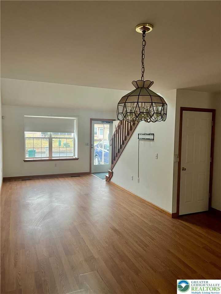 2742 Tamlynn Ln - Photo 3 of 7