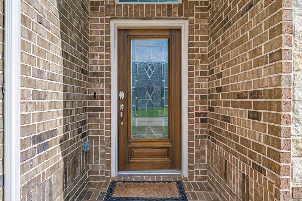 11676 Whirlaway Dr - Photo 2 of 41