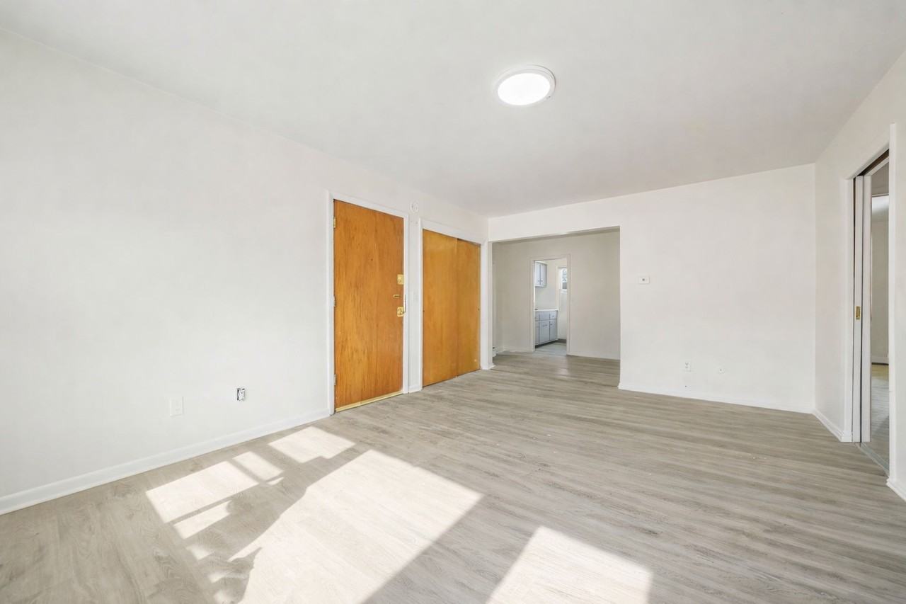 209 Park Ave Apt C1 - Photo 3 of 10