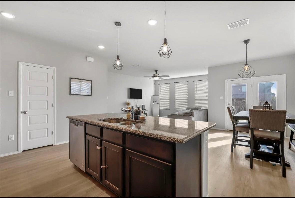 7600 Gangway Dr - Photo 2 of 8