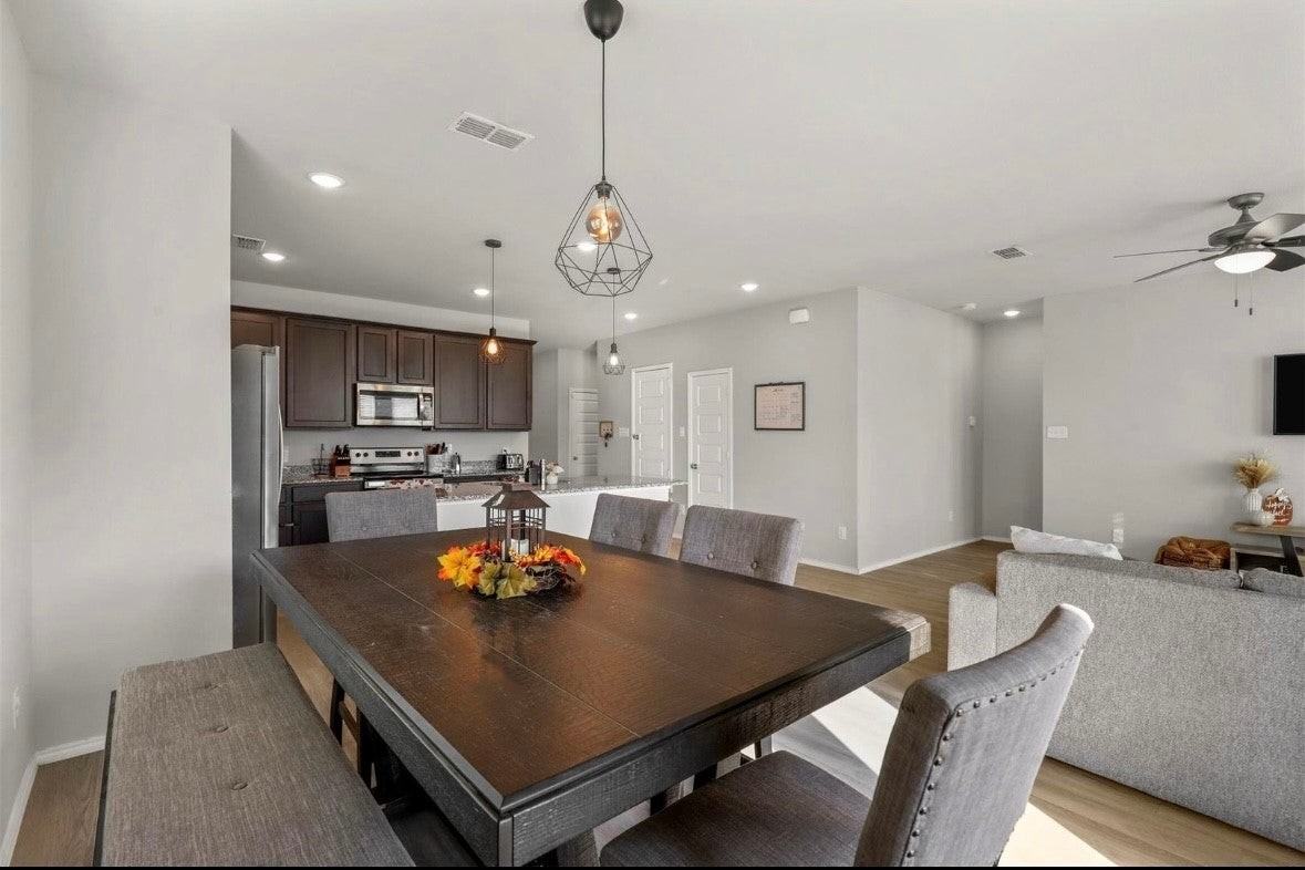 7600 Gangway Dr - Photo 4 of 8