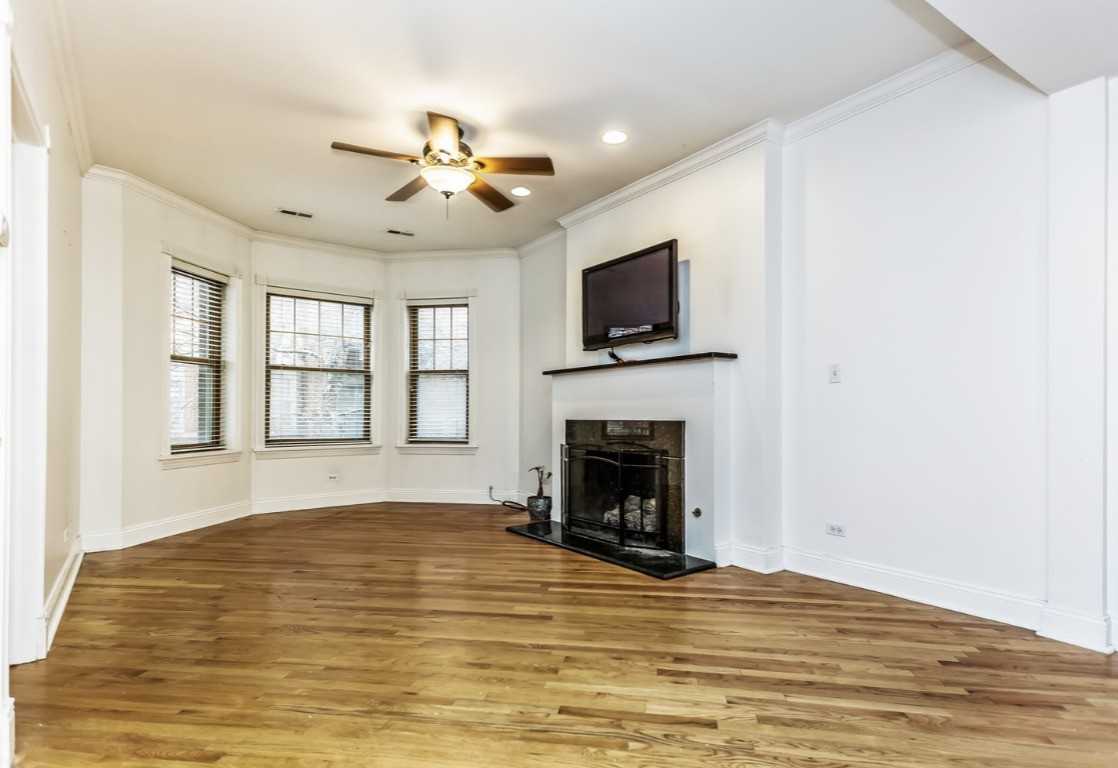 5323 S Harper Ave - Photo 3 of 9