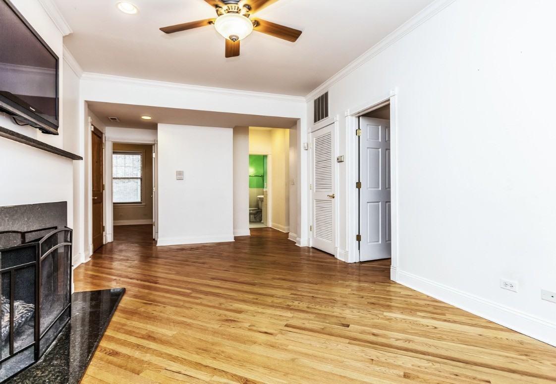 5323 S Harper Ave - Photo 4 of 9