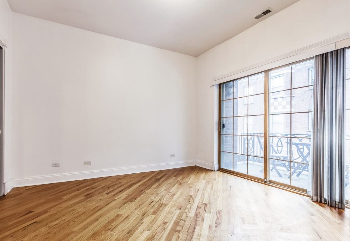 5323 S Harper Ave - Photo 5 of 9