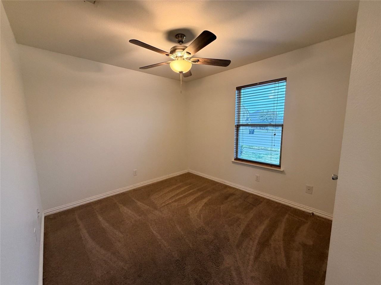 933 Newberry Trl - Photo 3 of 17