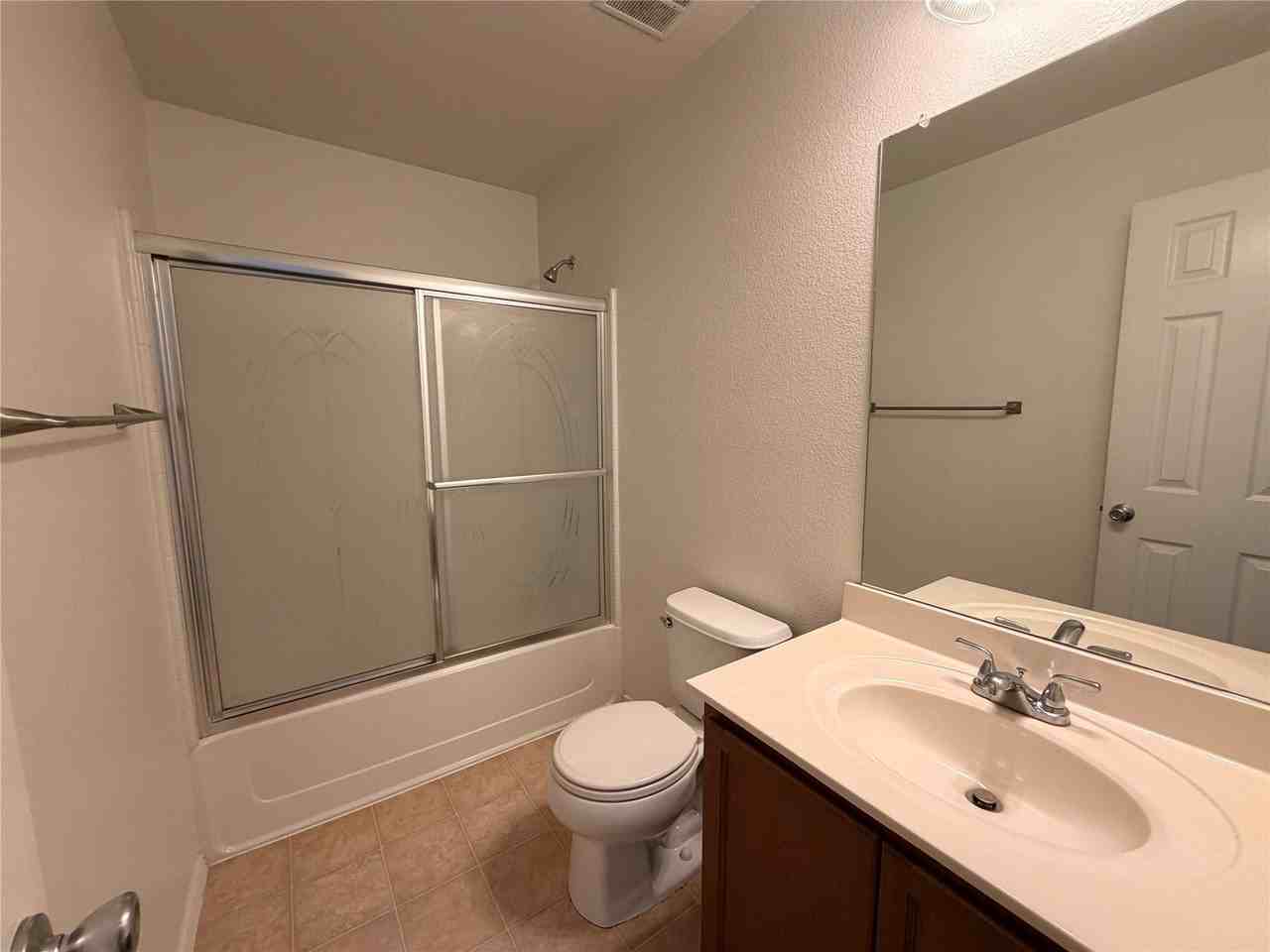 933 Newberry Trl - Photo 4 of 17
