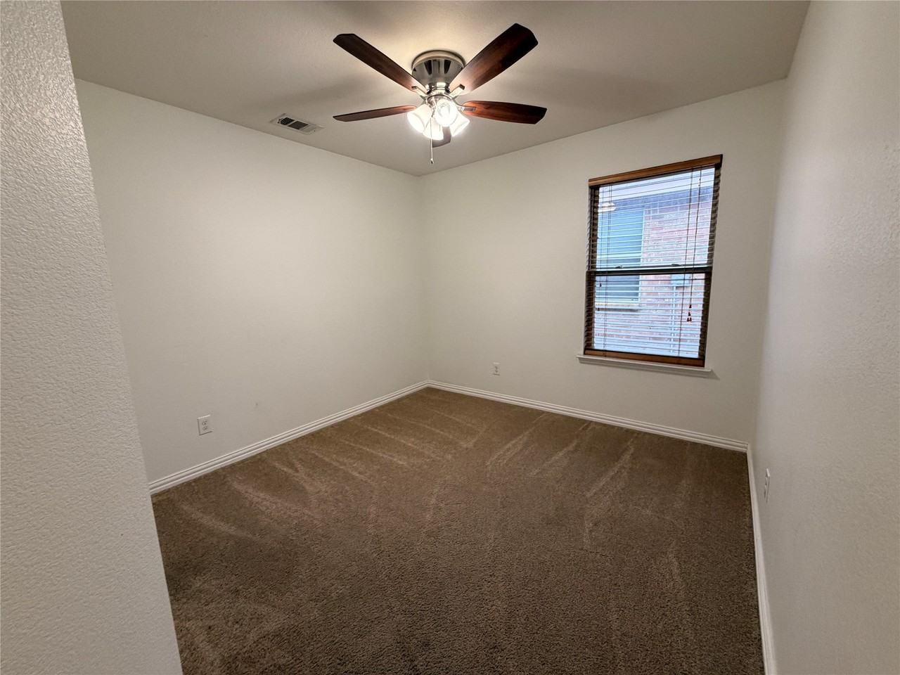 933 Newberry Trl - Photo 5 of 17