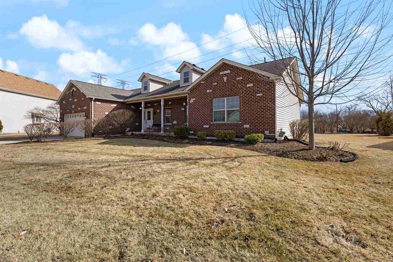 1569 Colleen Ln - Photo 2 of 33