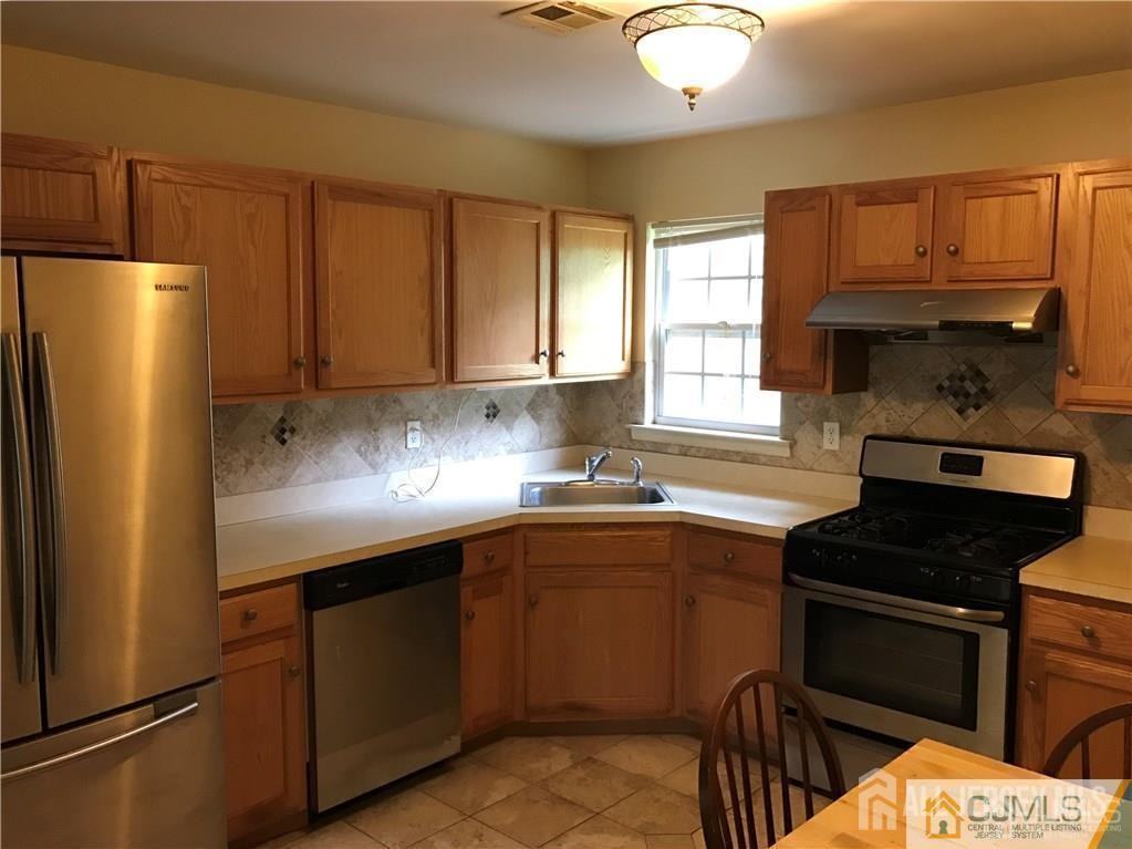 141 Forest Dr - Photo 3 of 13