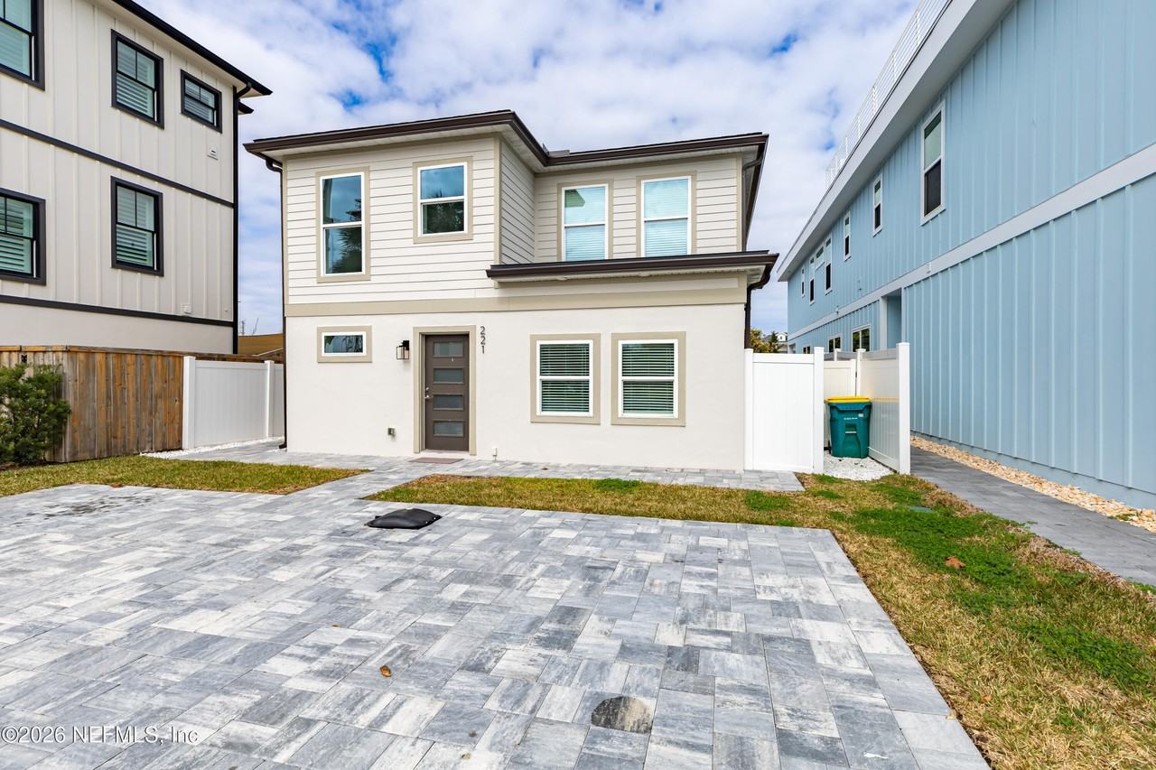 221 19th Ave N - Photo 2 of 30