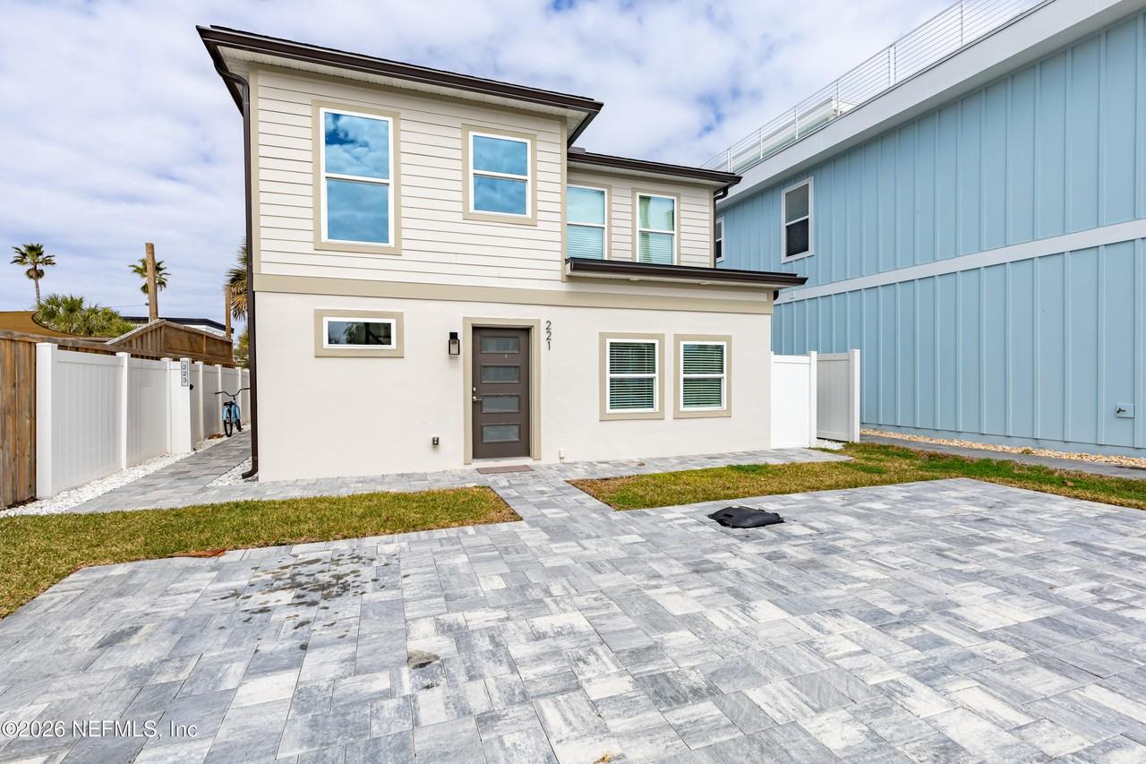 221 19th Ave N - Photo 3 of 30