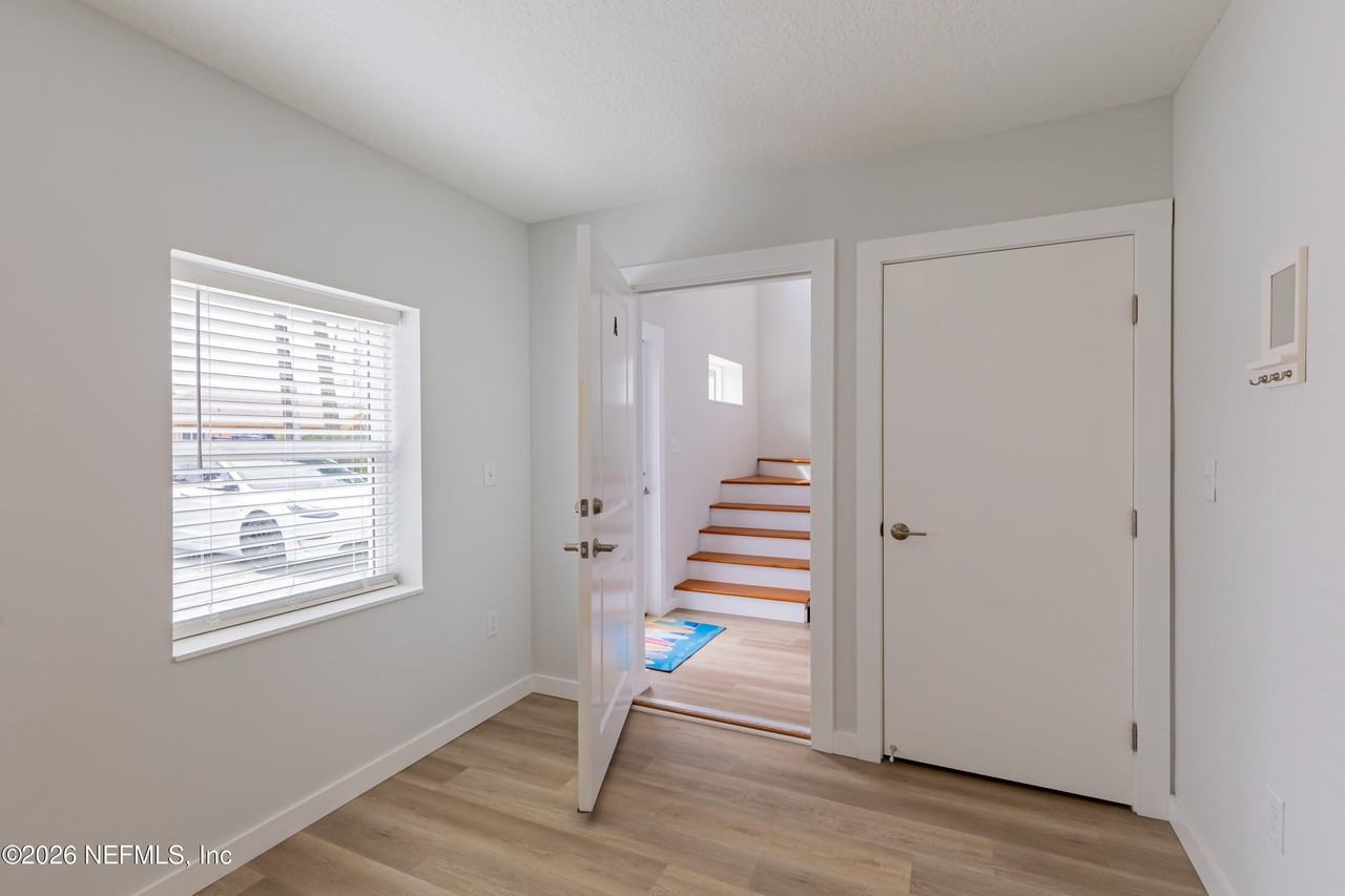 221 19th Ave N - Photo 5 of 30