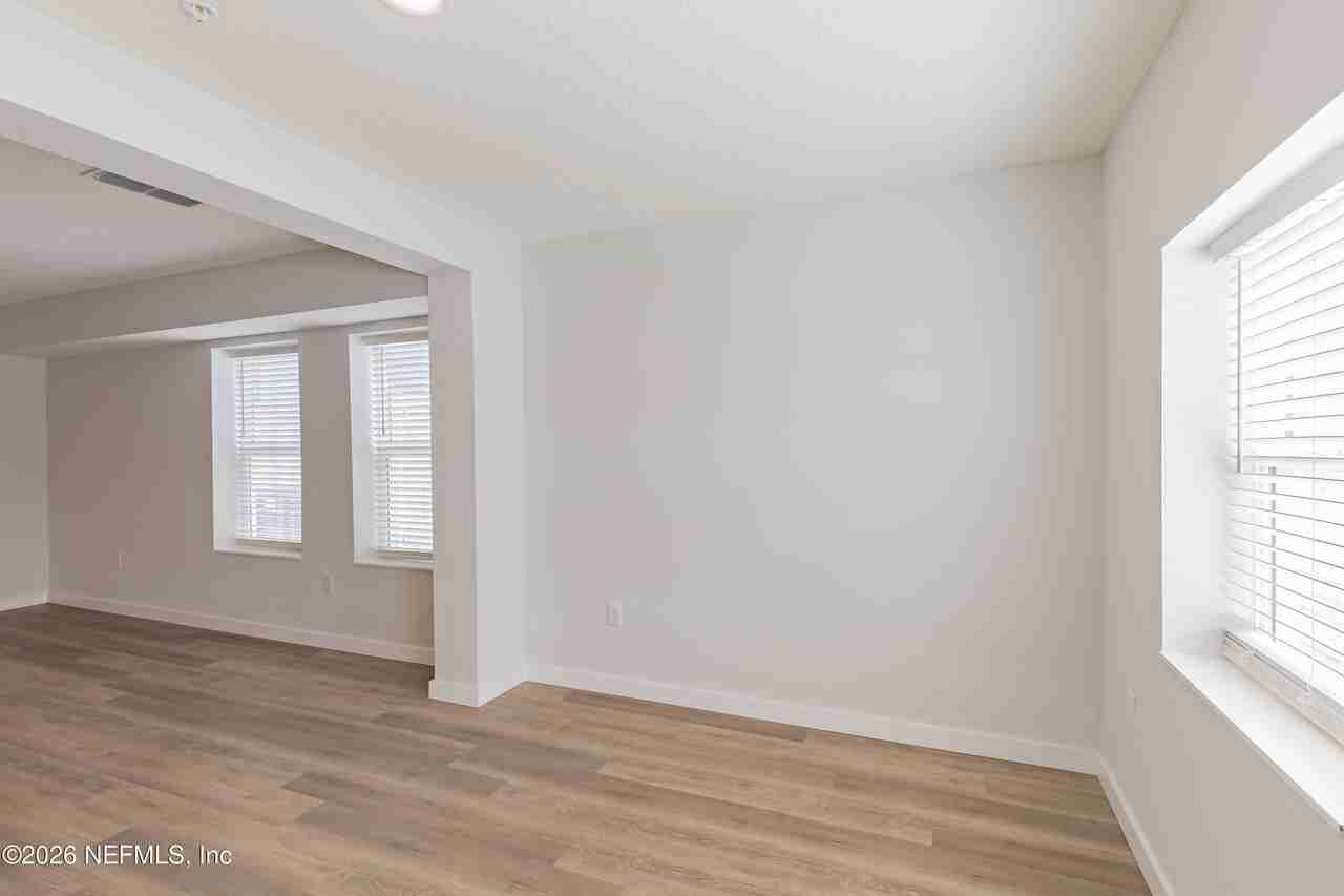 221 19th Ave N - Photo 7 of 30