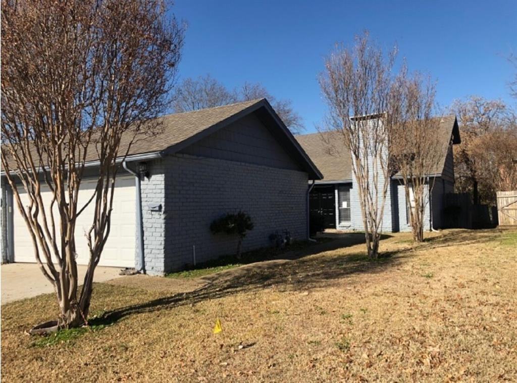 2207 Heritage Cir - Photo 2 of 15