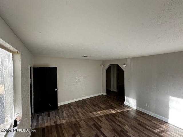 7527 Tampa Ave - Photo 3 of 20