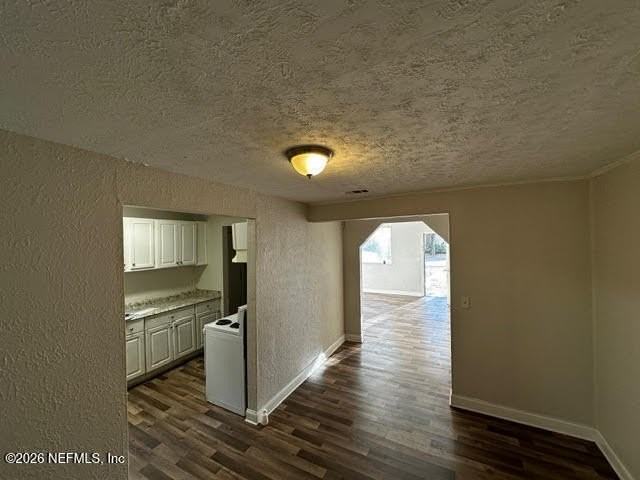 7527 Tampa Ave - Photo 4 of 20