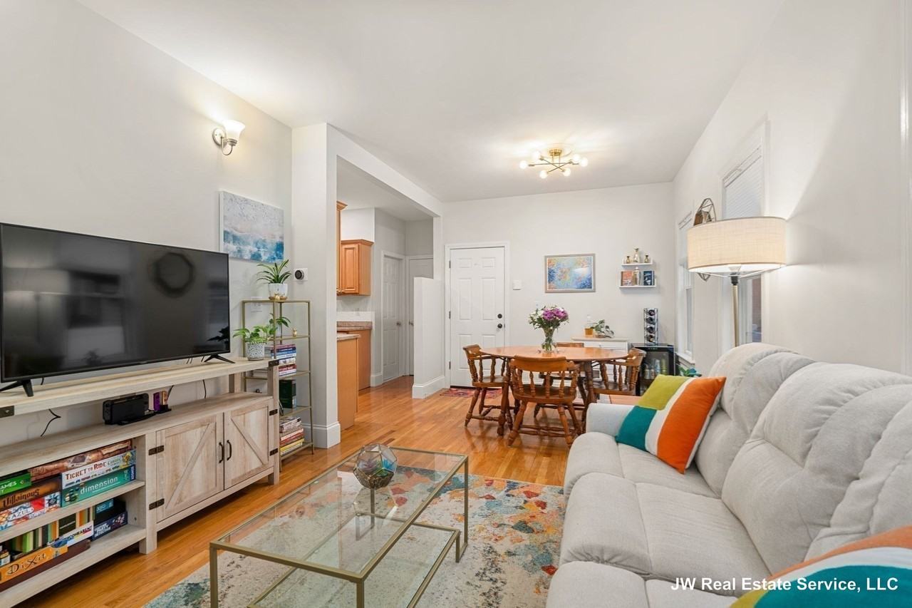 9 Oakland St #1 - Photo 3 of 25