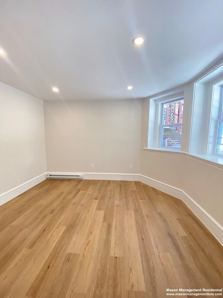 10 Kenney St #A - Photo 3 of 8