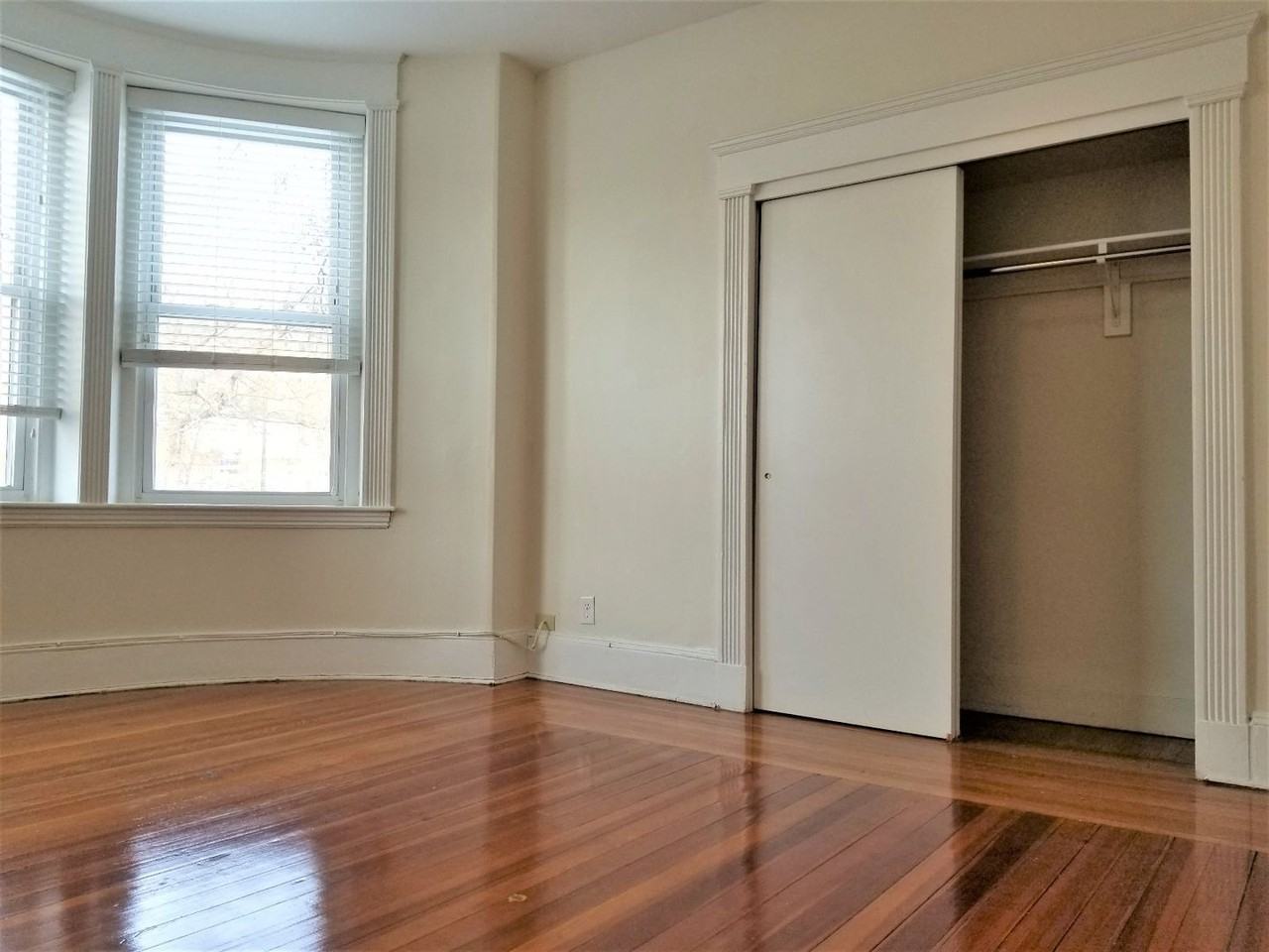 1595 Beacon St - Photo 4 of 8