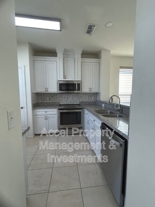 2325 N Peking St - Photo 3 of 19