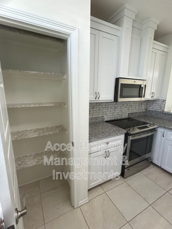 2325 N Peking St - Photo 4 of 19