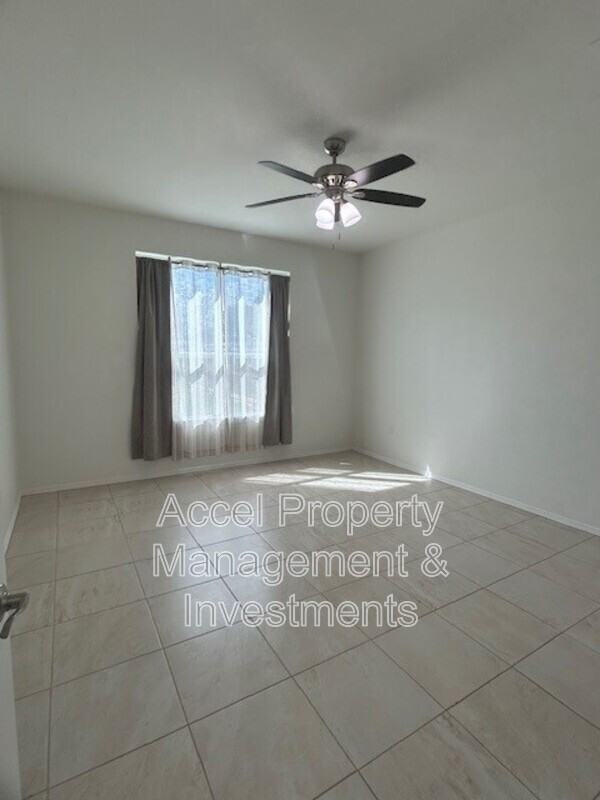 2325 N Peking St - Photo 7 of 19