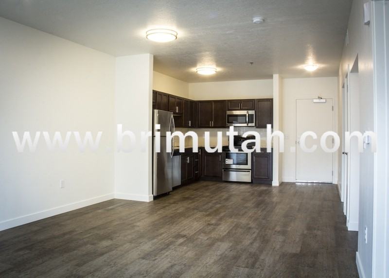 3225 Southeast - Photo 6 of 20