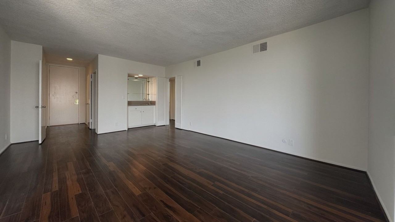 Burton Plaza..Gorgeous Newly Remodeled Studio..Prime Location! - Photo 7 of 32