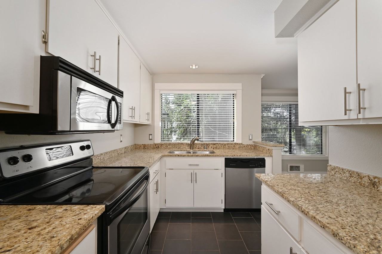 3615 Whitman Ave N #303 - Photo 5 of 28