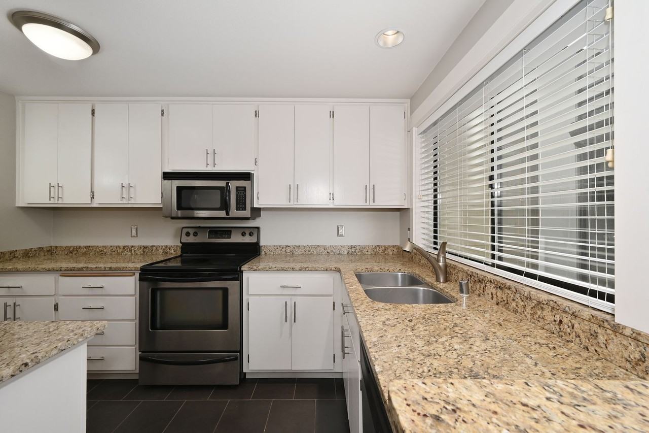 3615 Whitman Ave N #303 - Photo 6 of 28