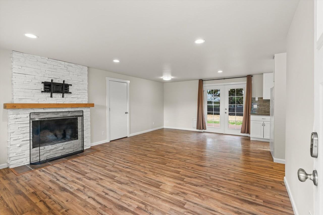 11131 3rd Pl Se - Photo 2 of 23