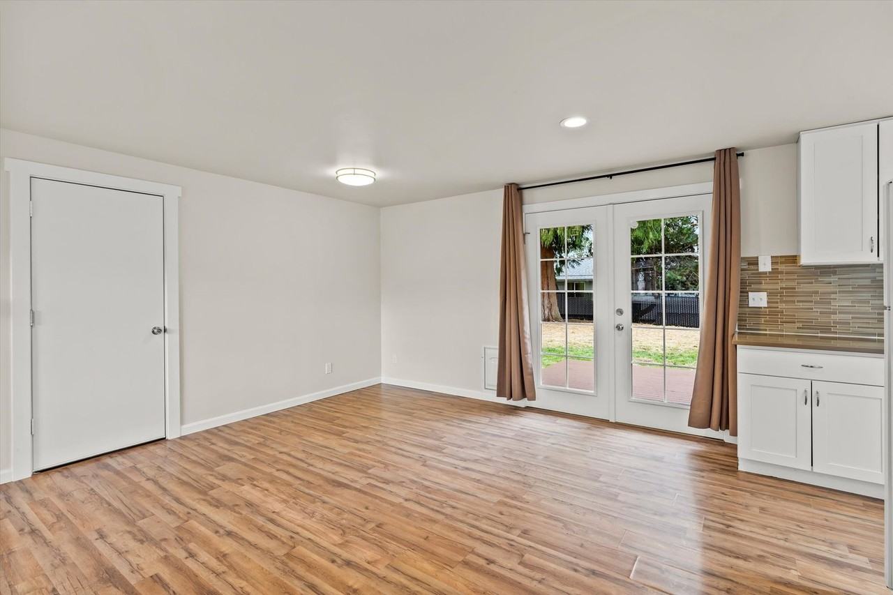 11131 3rd Pl Se - Photo 3 of 23