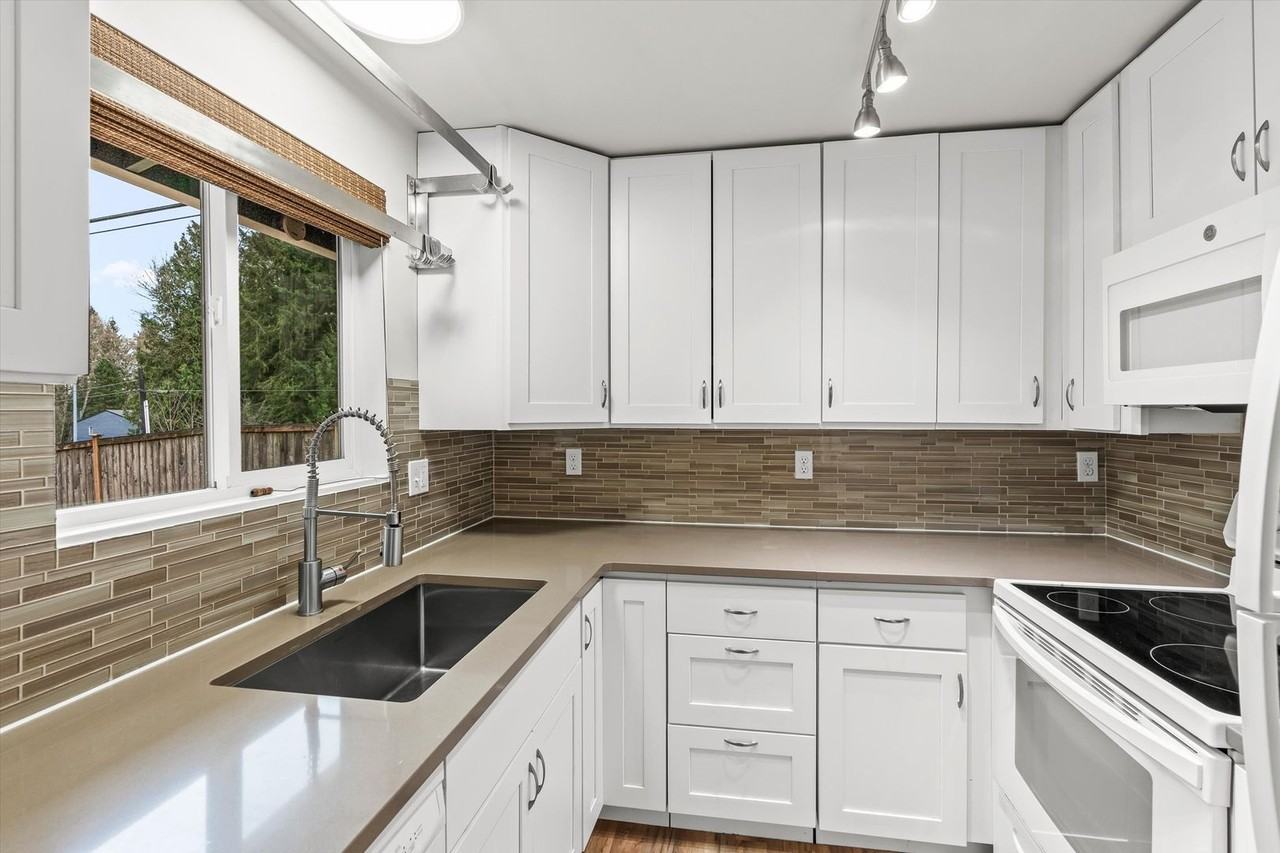 11131 3rd Pl Se - Photo 7 of 23