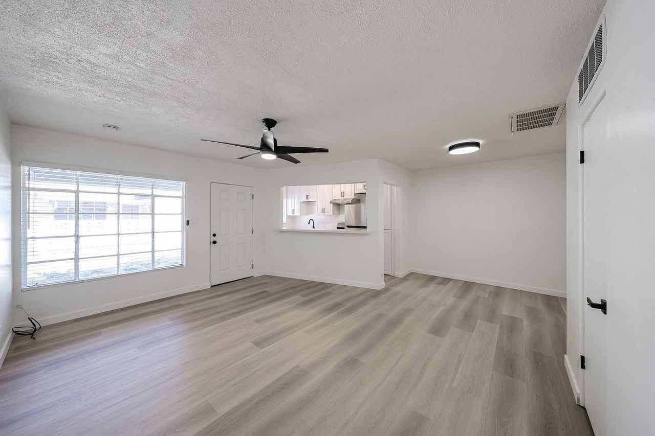 2945 N 19th Ave #67 - Photo 5 of 30