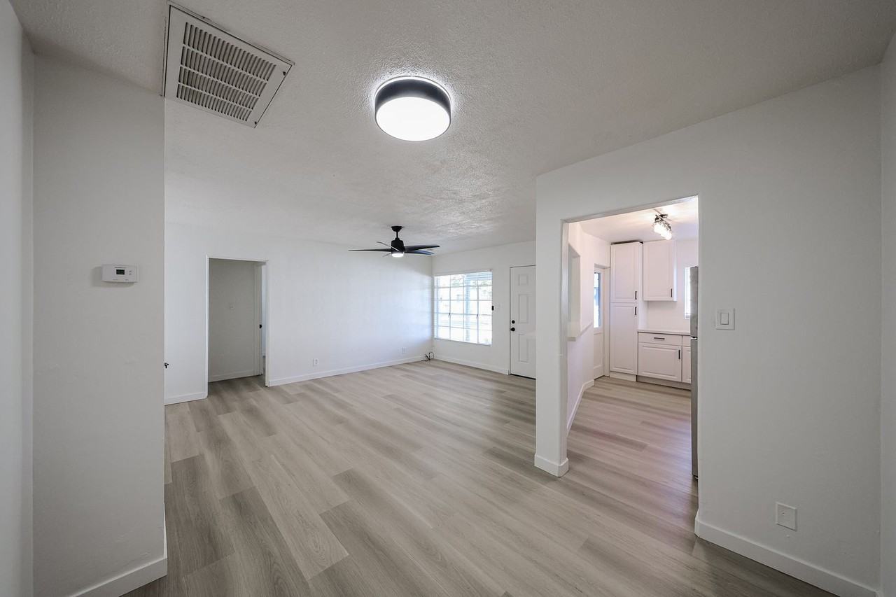 2945 N 19th Ave #67 - Photo 6 of 30