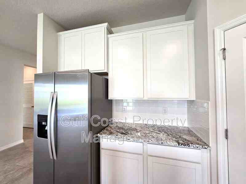 611 160th St E - Photo 4 of 28