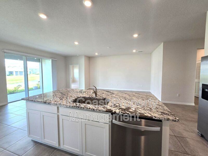 611 160th St E - Photo 5 of 28