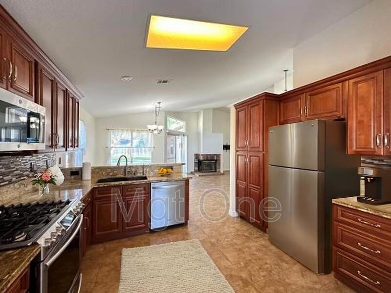 22960 Sunrose St - Photo 3 of 23