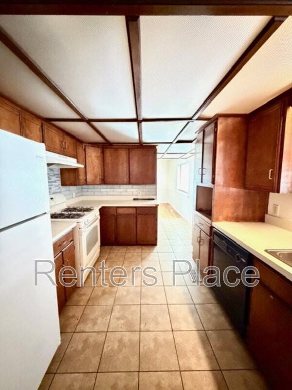 3548 E King Pl - Photo 4 of 16