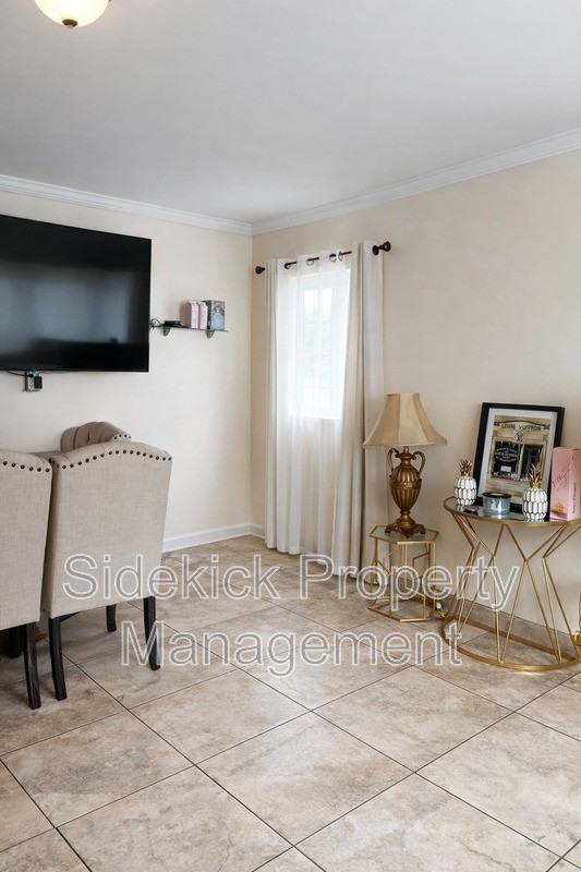 4321 Beagle St - Photo 2 of 7