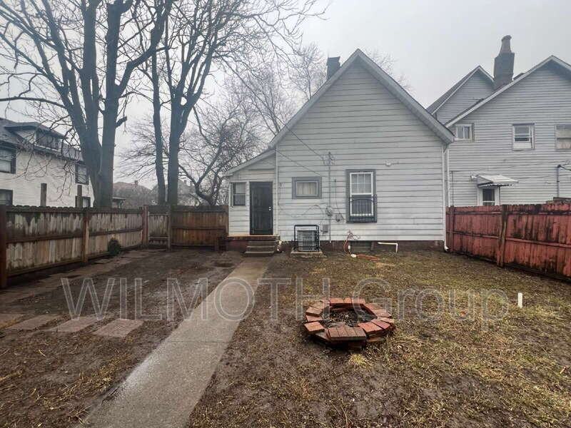 2509 E 10th St - Photo 2 of 20