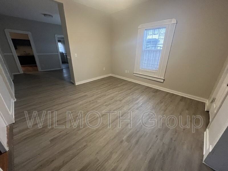 2509 E 10th St - Photo 3 of 20