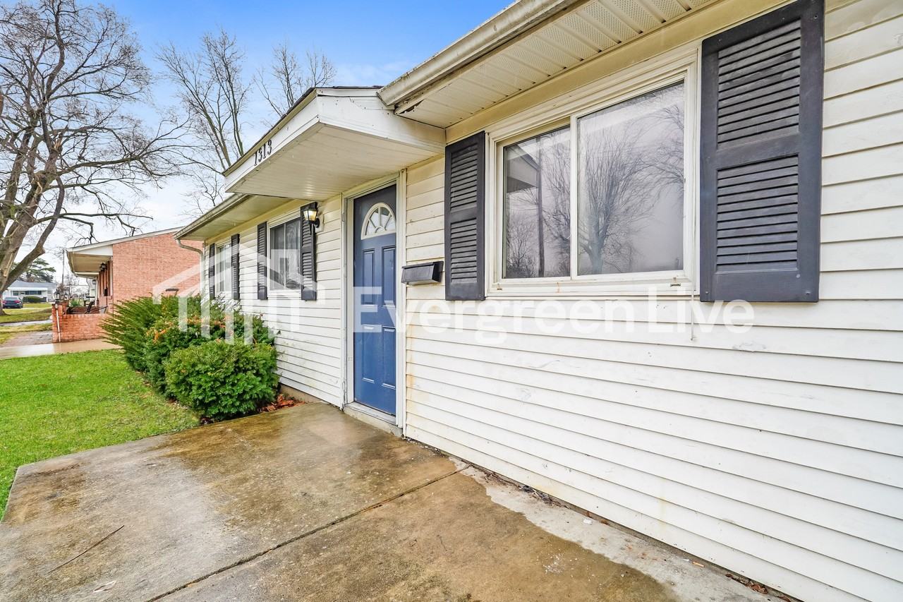 1313 Yolanda Dr - Photo 2 of 15