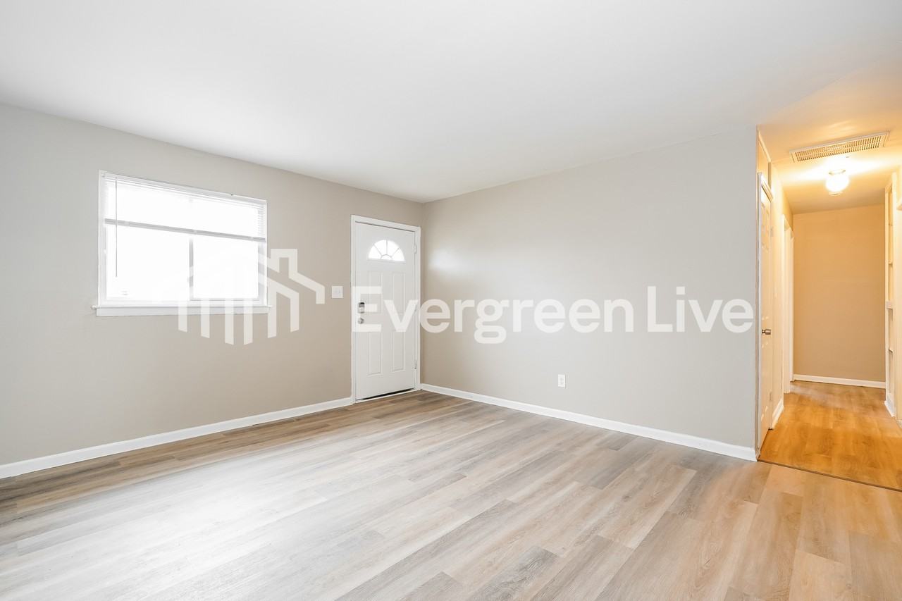 1313 Yolanda Dr - Photo 4 of 15