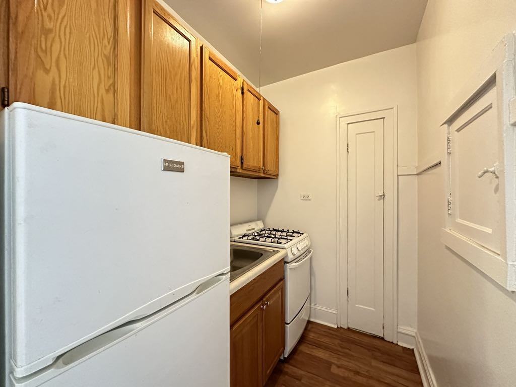 2536 N Sawyer Ave #205 - Photo 2 of 21