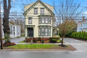 featured image of 686 Hope St ##3