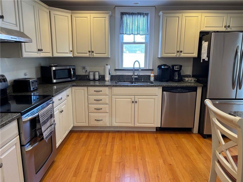 74 Park Ave - Photo 3 of 26