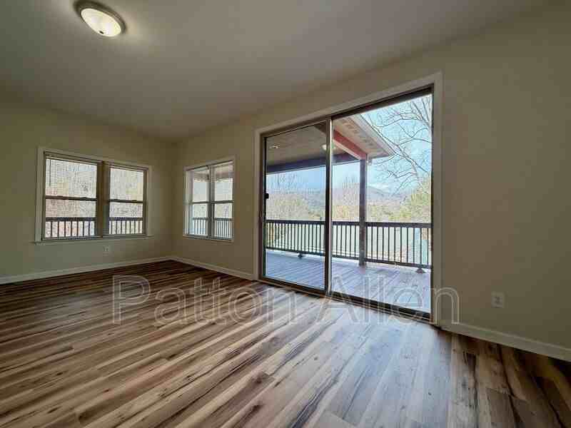 22 Bassett Rd - Photo 4 of 37