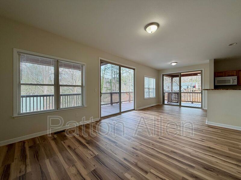 22 Bassett Rd - Photo 5 of 37