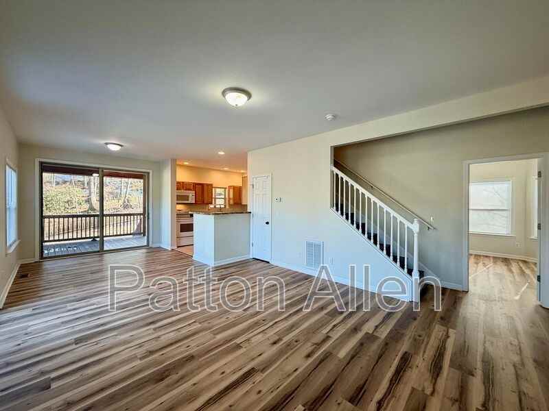 22 Bassett Rd - Photo 6 of 37